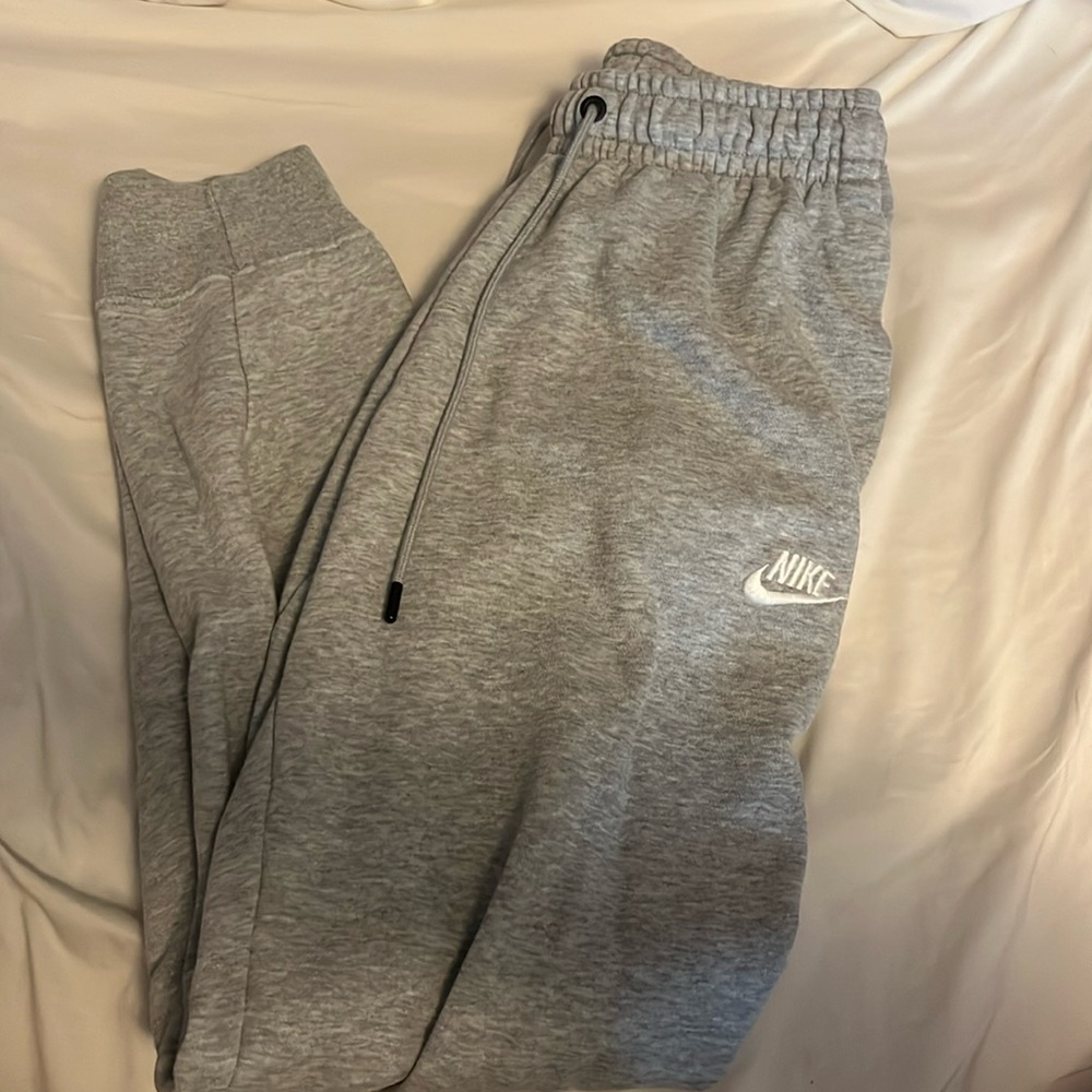 Women’s Nike sweatpants